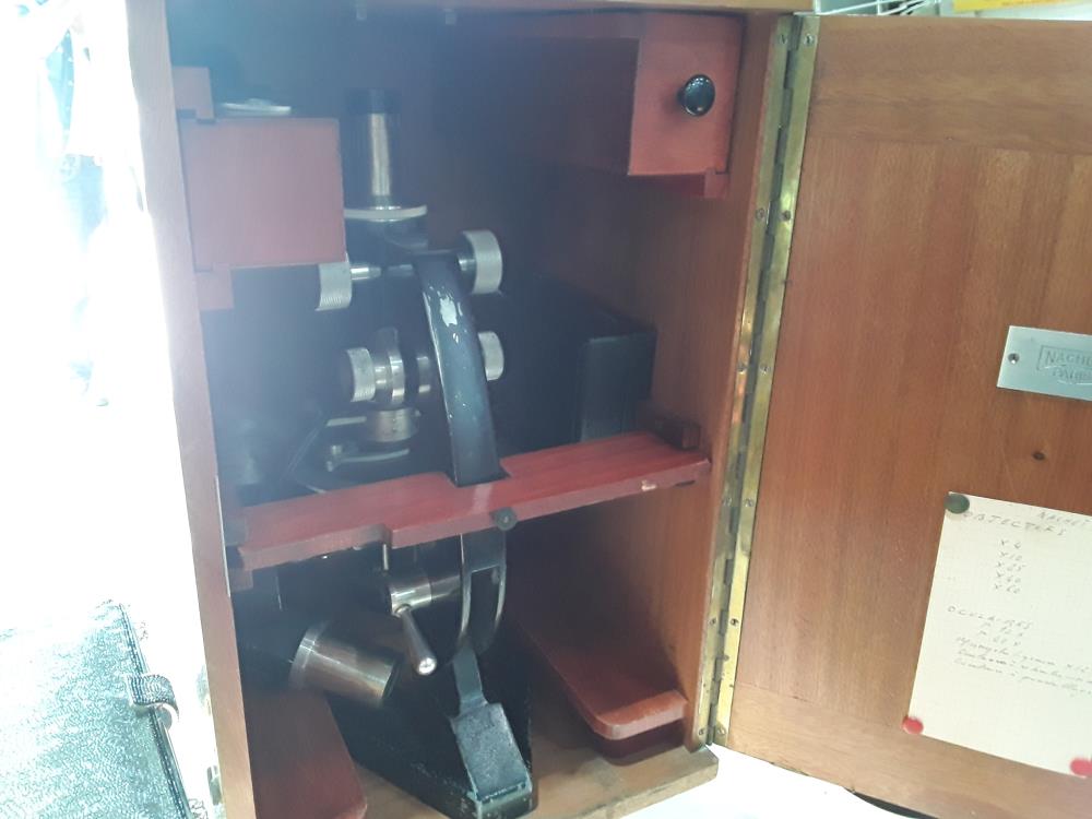MICROSCOPE NACHET PARIS 3547 DANS BOITE BOIS AVEC ACC 