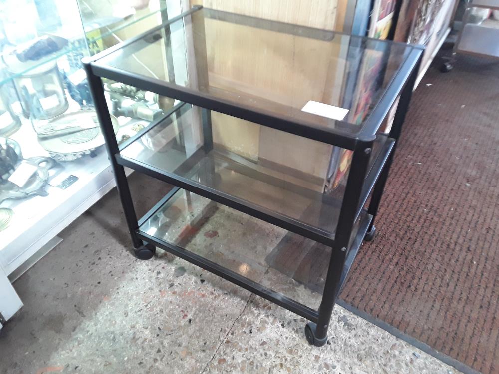 DESSERTE SUR ROULETTES  3 PLATEAU VERRE FUME 45/65CM METAL NOIR
