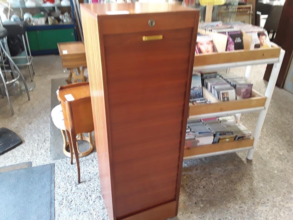 MEUBLE  A RIDEAU DECOR BOIS