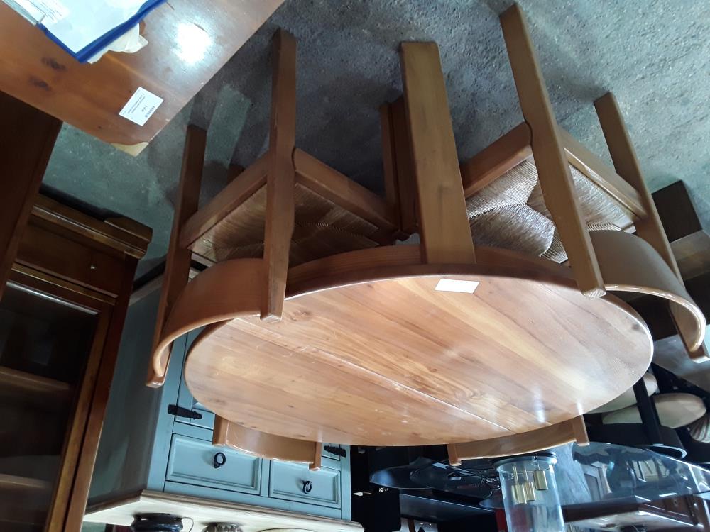 TABLE RONDE 120CM RALLONGEABLE ORME RAYURES + 4 CHAISES PAILLE AN 80