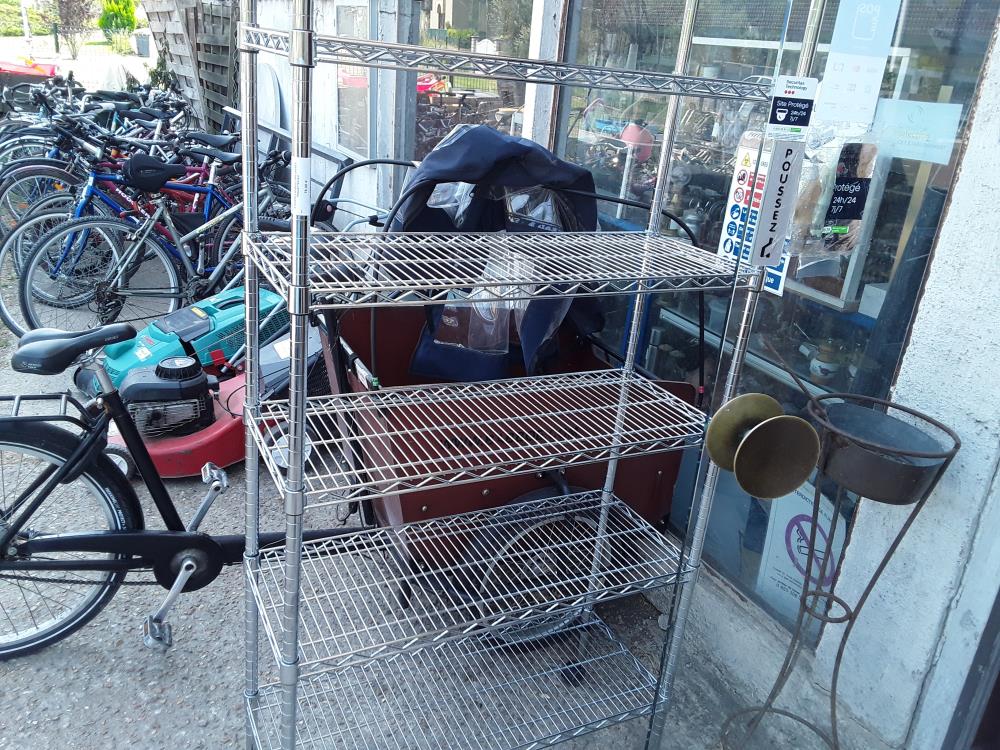 ETAGERE 6 NIVEAUX GRILLAGEE A ROULETTES GM