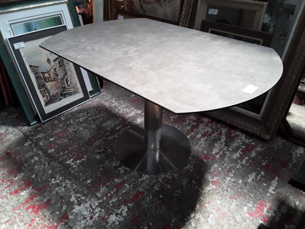 TABLE RONDE CERAMIQUE GRISE 145DE DIAM REPLIANTE 2 ALL PIED CHROME