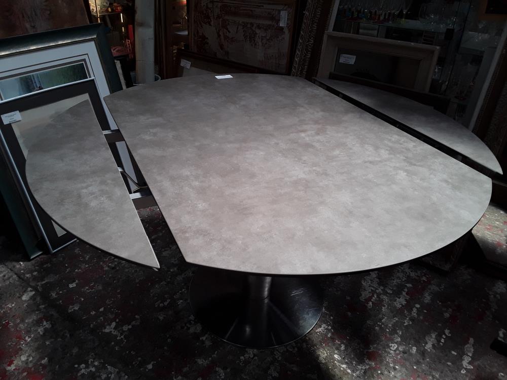 TABLE RONDE CERAMIQUE GRISE 145DE DIAM REPLIANTE 2 ALL PIED CHROME