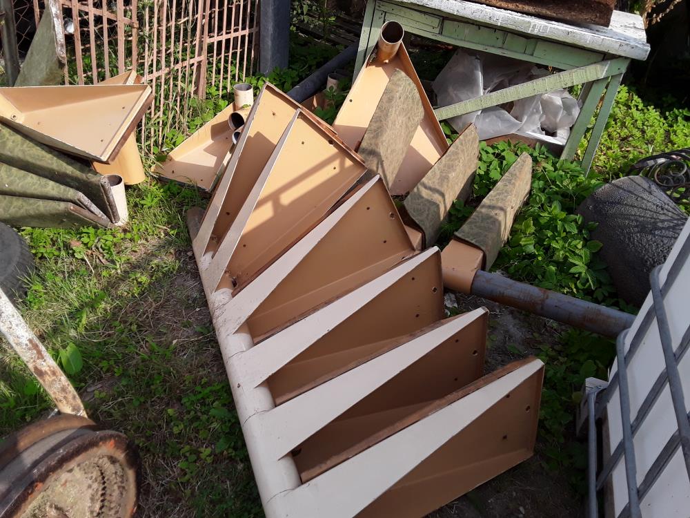 ESCALIER EN COLIMASSON METAL BEIGE ENV 6M / 6.3 M MARCHES HABILLEE BOIS 