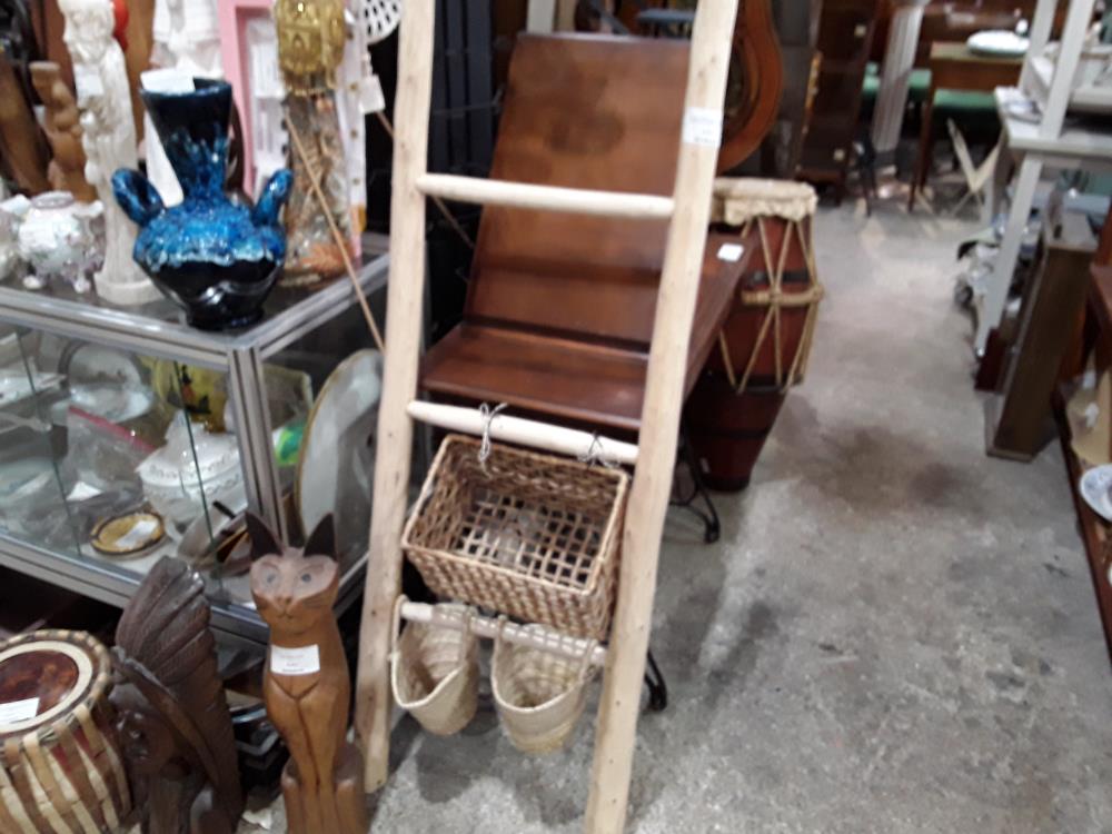 ECHELLE BOIS NAT 4 BARREAUX MAISON DU MONDE + 3 PANIERS