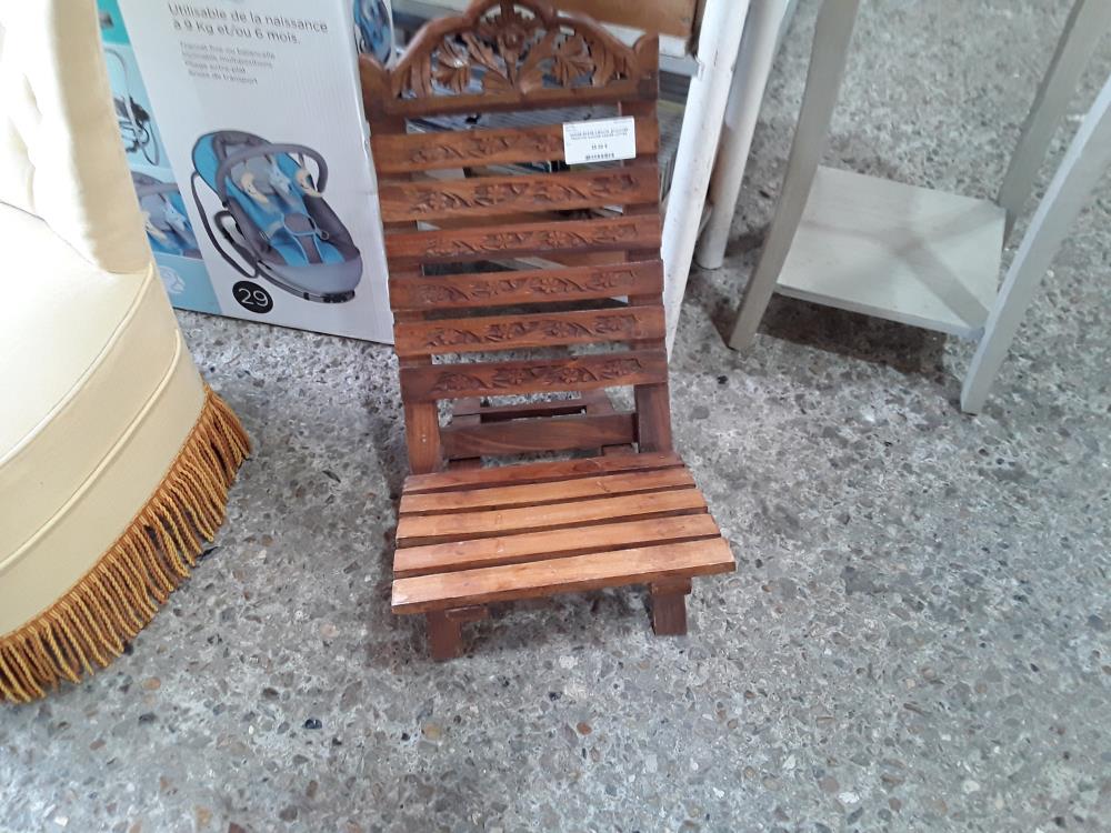 CHAISE BASSE 2 BOUTS  SCULPTEE FRONTON AJOURE ASSISE LATTES