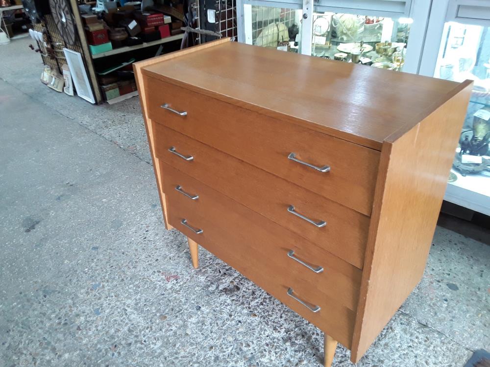 COMMODE 4T CHENE AN 80 PETIT DEFAUTS COTE ET DESSUS