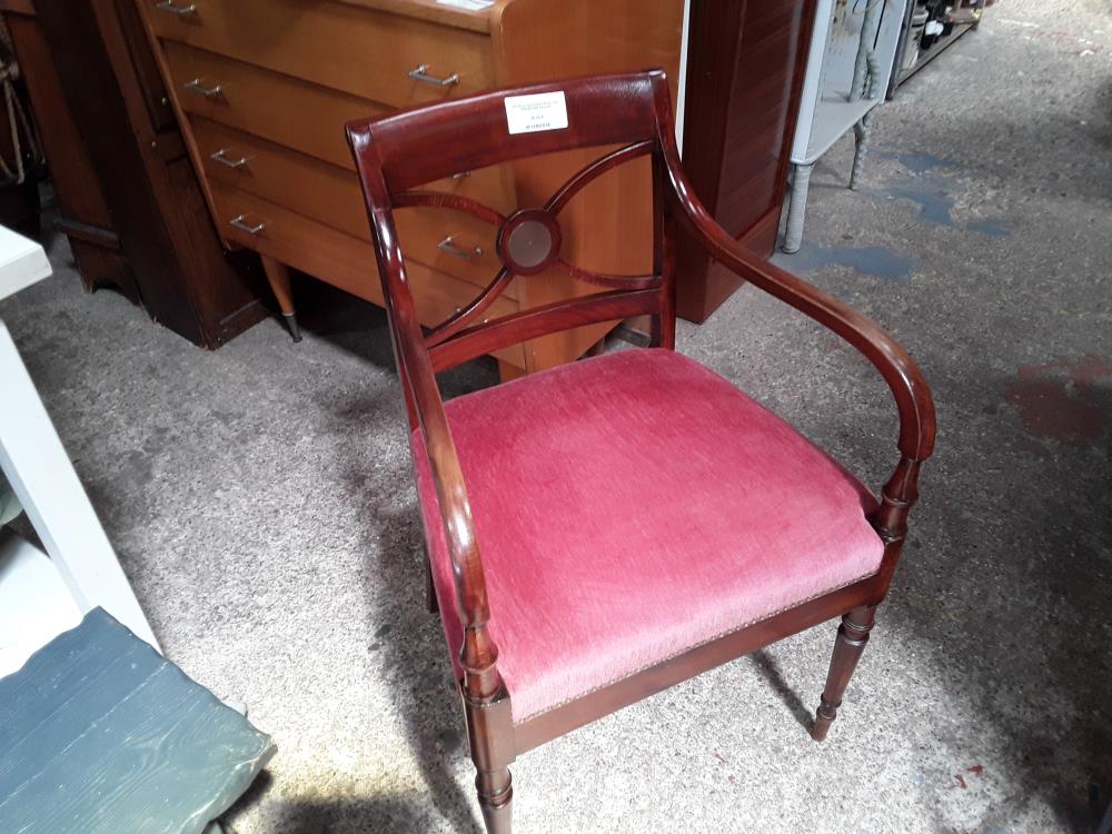 FAUTEUIL ANGLAIS A CROISILLON ASSISE TISSU ROUGE