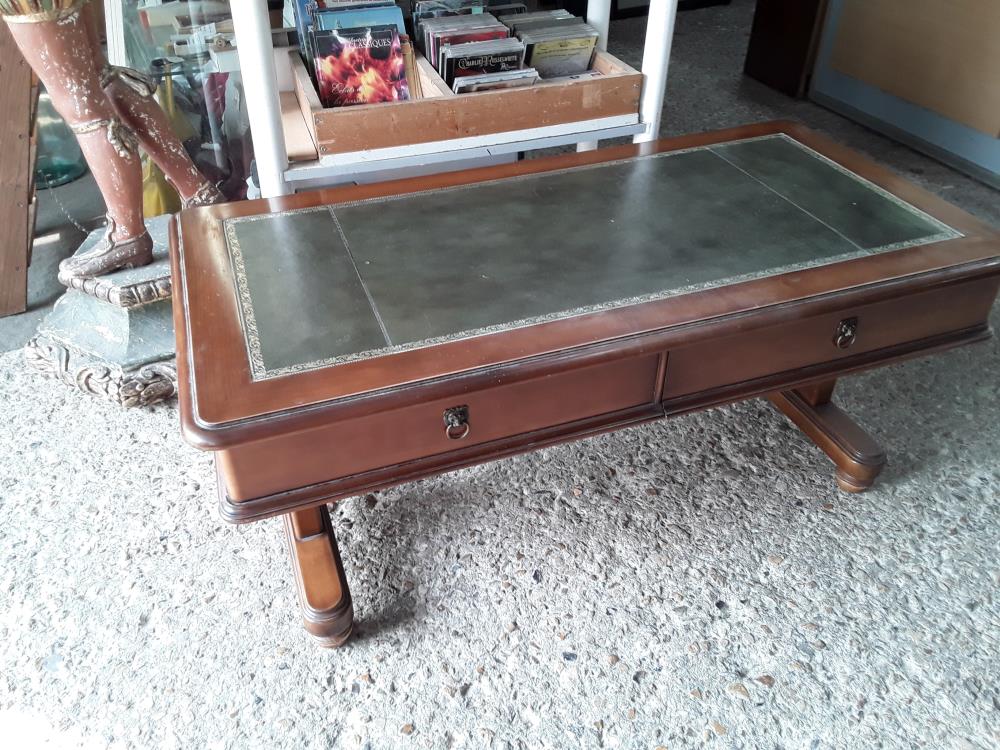 TABLE BASSE RECT STYLE ANGLAIS 2T SS MAIN CUIR VERT AVEC DEFAUTS
