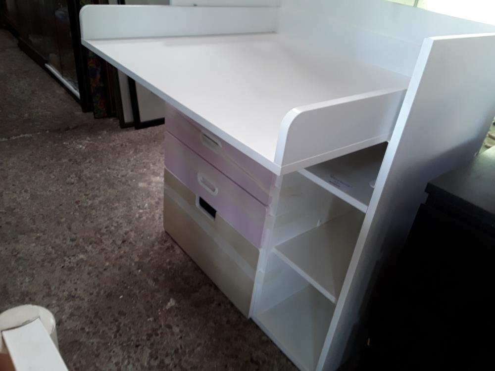 COMMODE 3T COLORE ROSE ET BEIGE  MELA BLANCHE TABLE A LANGER