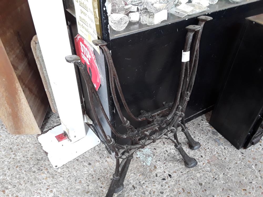 PAIRE DE PIED DE TABLE FONTE DECO ANCIEN