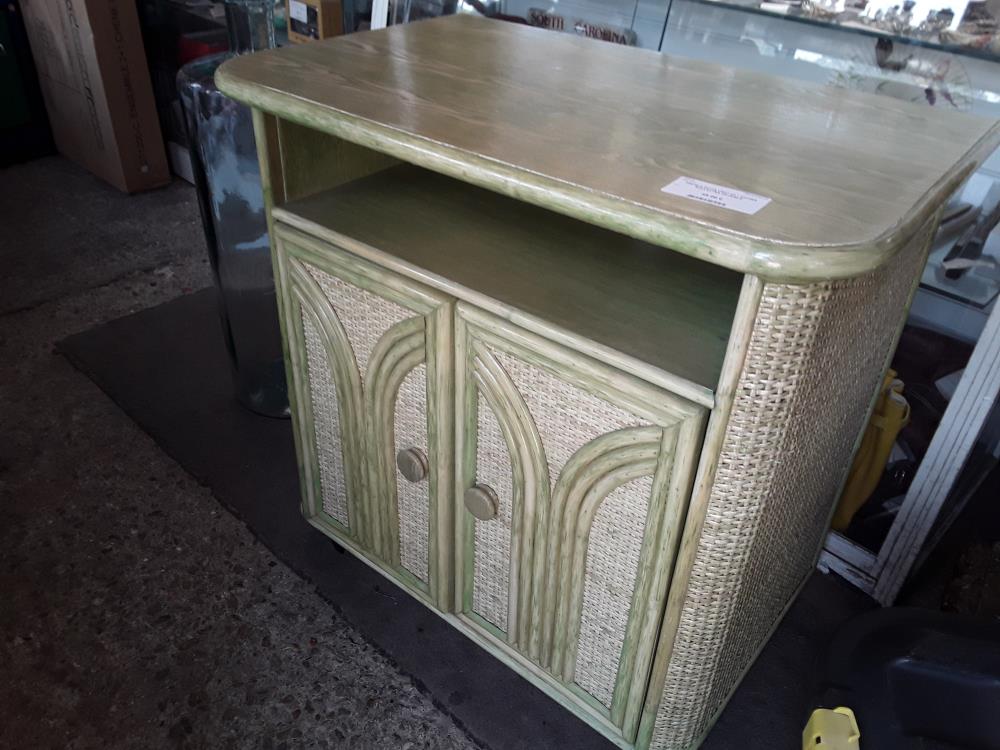 MEUBLE ROTIN VERT 2P 1 NICHES ROULETTES INVISIBLE
