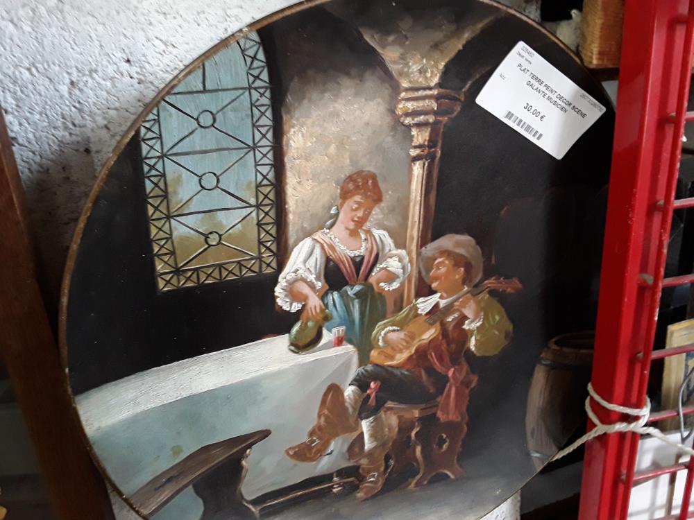 PLAT TERRE PEINT DECOR SCENE GALANTE MUSICIEN