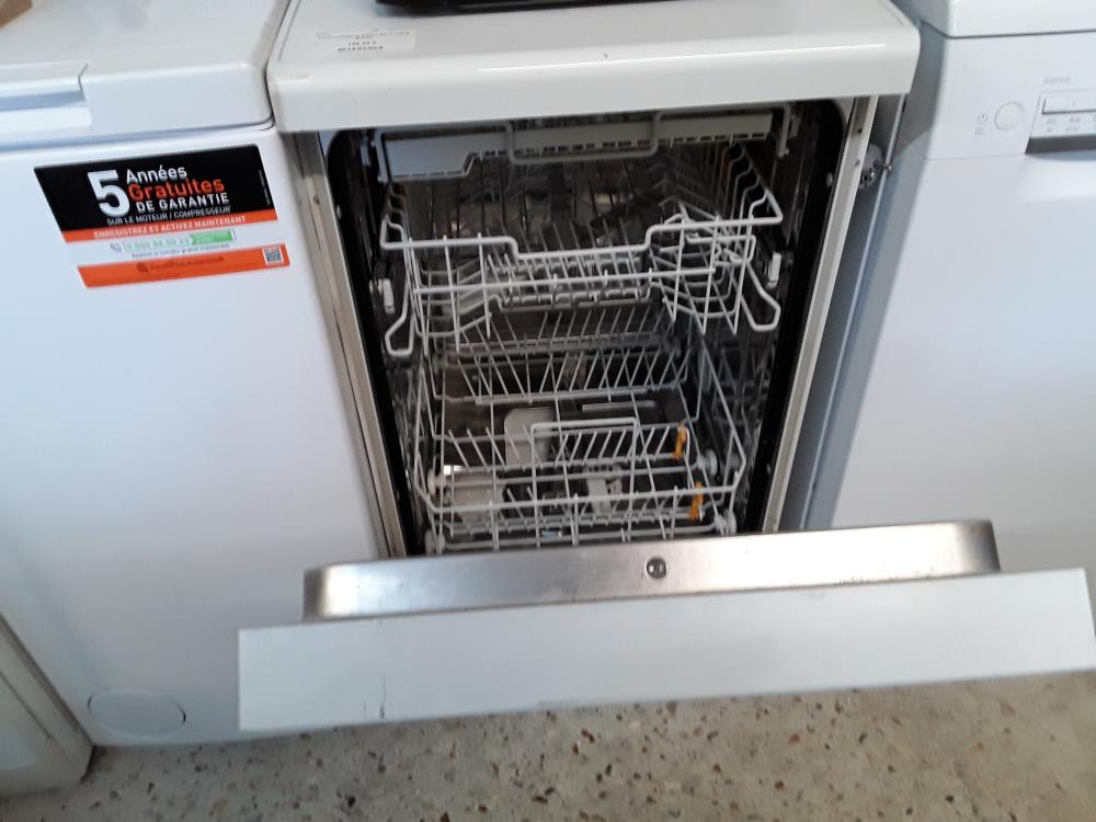 LAVE VAISSELLE 9 COUVERTS MIELE BLANC