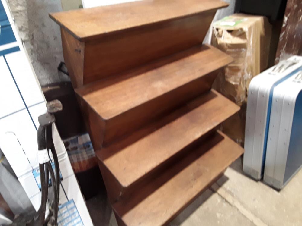 ESCALIER CHENE 4 MARCHES TEINTE