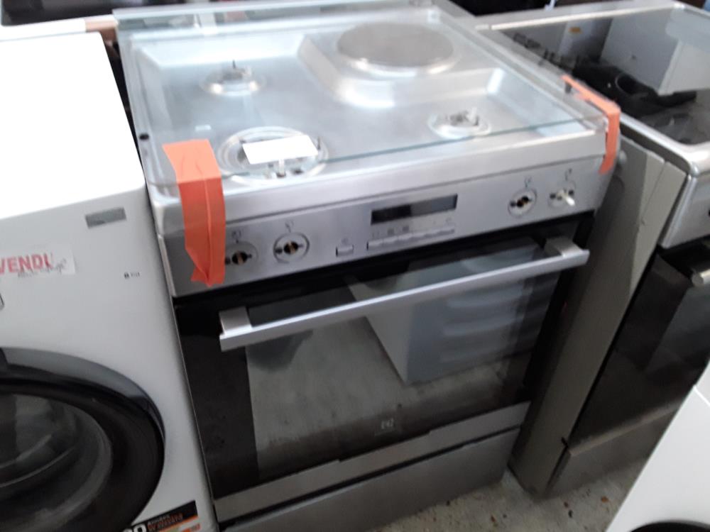 GAZINIERE BUTANE  PYROLISE ELECTROLUX GRIS 3 FEUX  ET 1PLAQUE ELECT