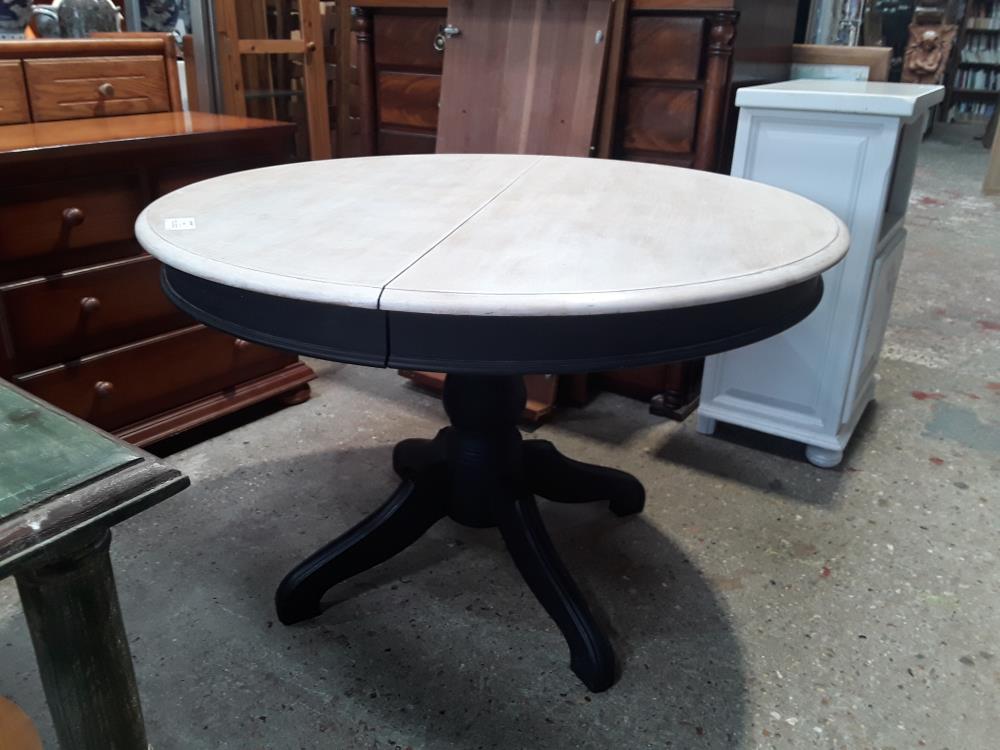 TABLE RONDE LP BICOLOR + 2 ALLOGNES DONT 1 A BANDEAU