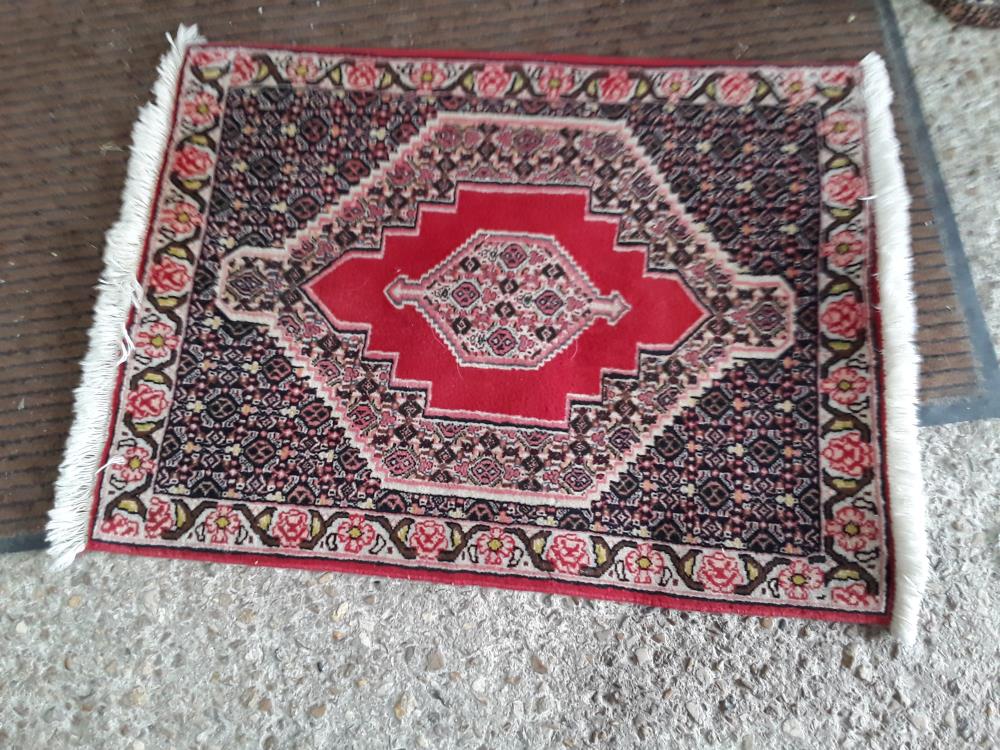 TAPIS LAINE ROUGE 70X95CM