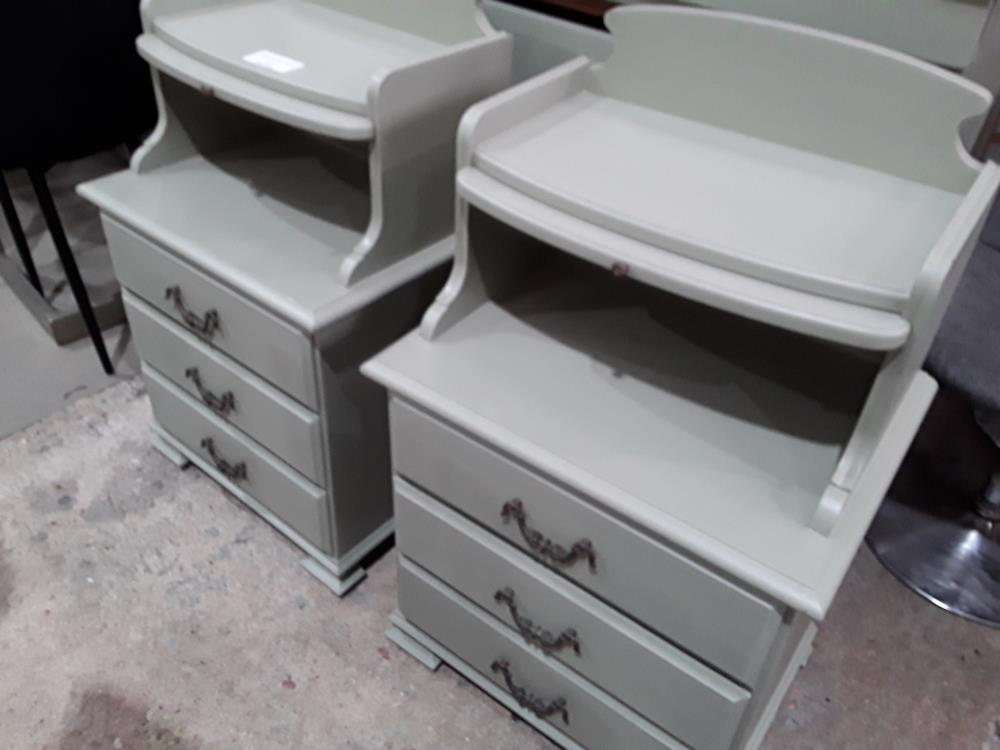 PAIRE DE TABLES DE NUIT PEINTES EN VERT D EAU 3 TIROIRS 1 TIRETTE