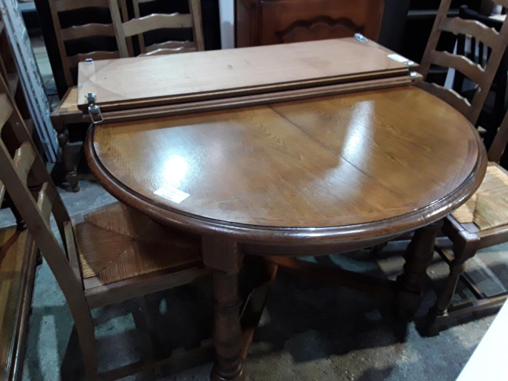TABLE RONDE CHENE 4 PIEDS PETITES RAYURES