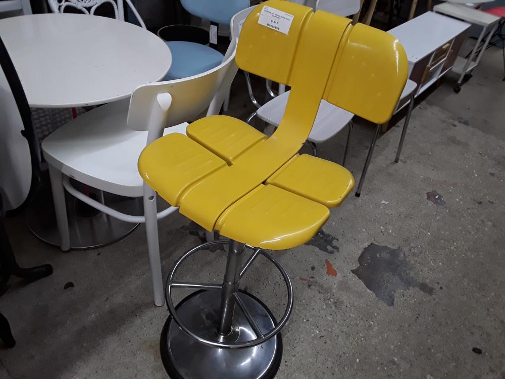 CHAISE DE BAR MIRIMA JAUNE SOCLE TULIPE INOX