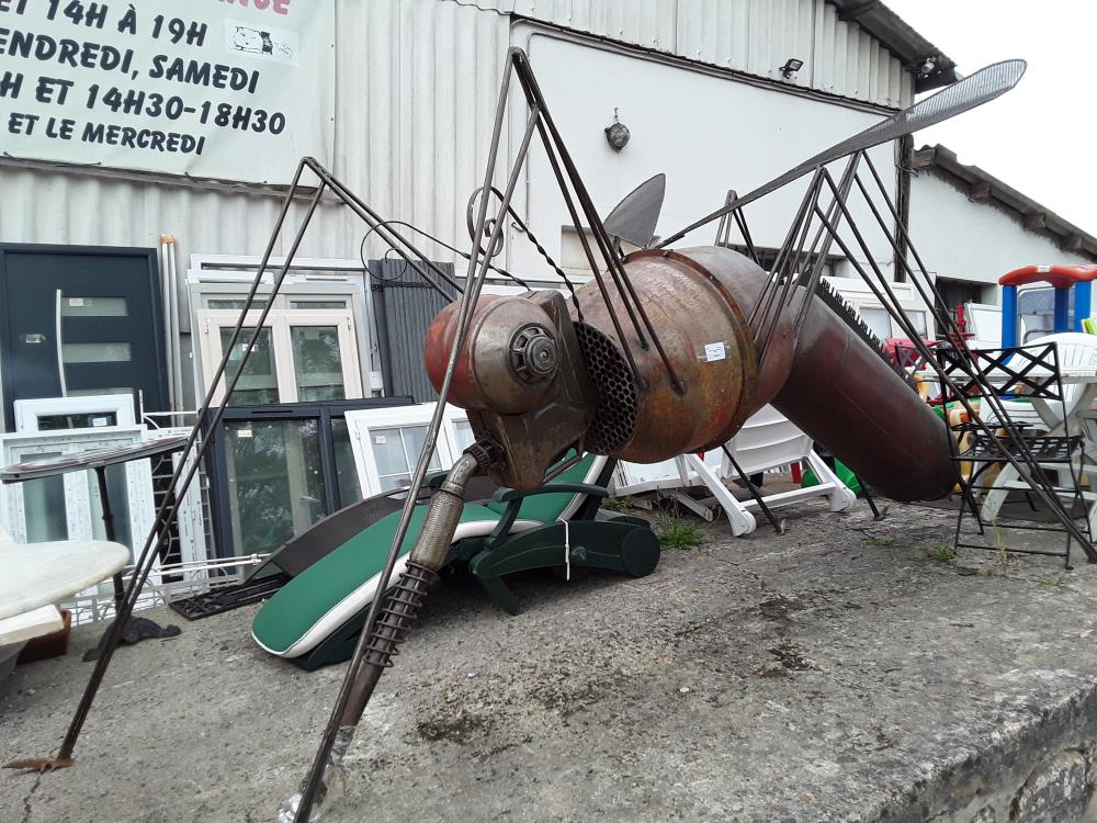 SCULPTURE MOUSTIQUE TGM METAL  
