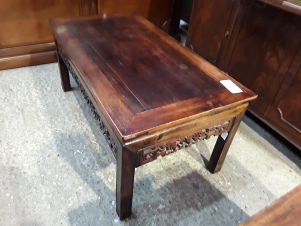 TABLE BASSE TACHES 92.5/50CM  ASIATIQUE BANDEAU BOIS AJOURE