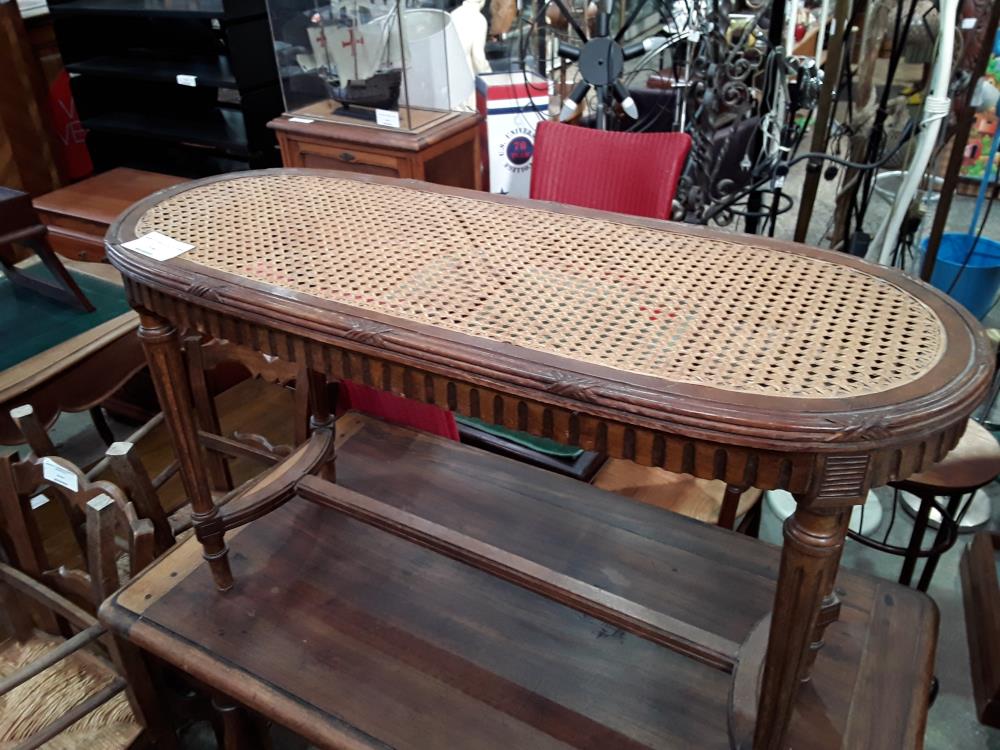 BANQUETTE OVALE STYLE LXVI CANNEE