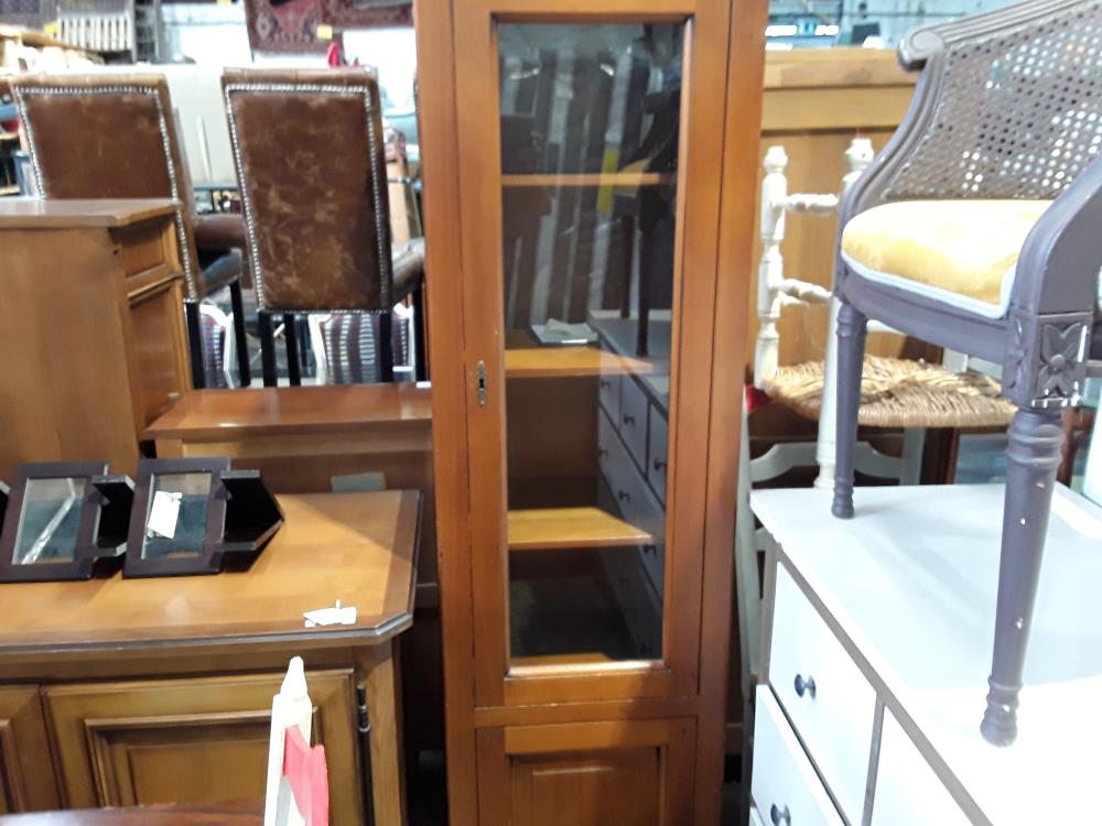 VITRINE  MERISIER COLONNE 2P AVEC COUPS