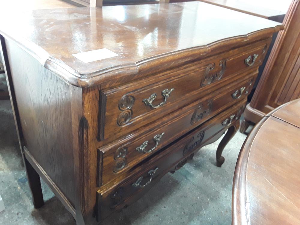 COMMODE EN CHENE 94/42CM  3 TIROIRS DT 1 DEFAUT INTERIEUR