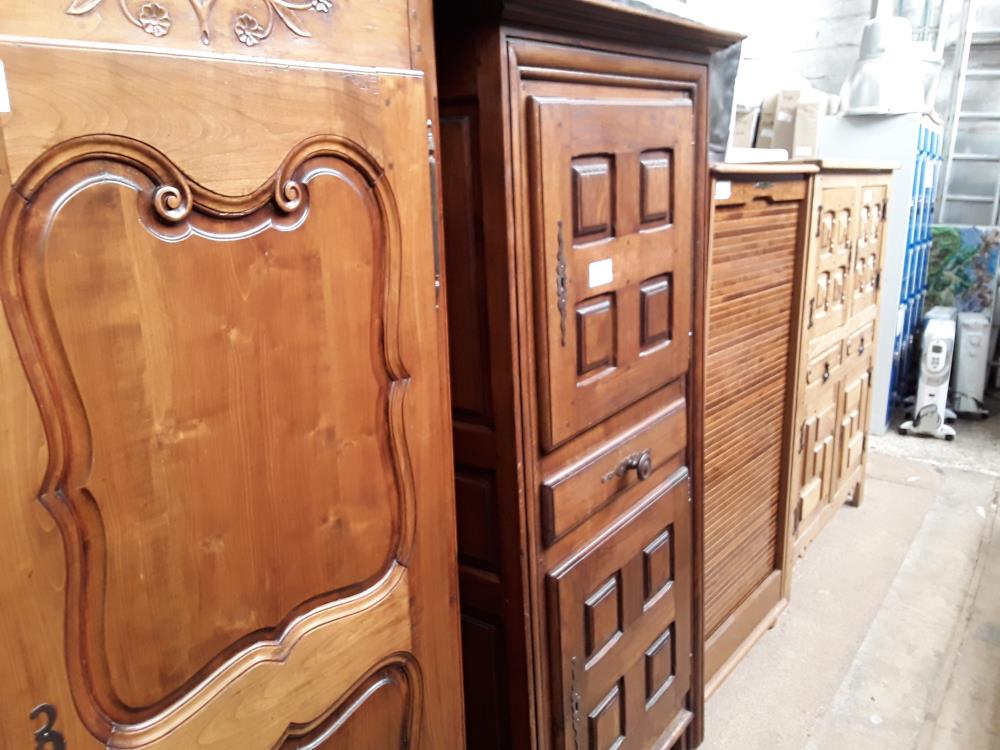 HOMME DEBOUT DECOR CARRES