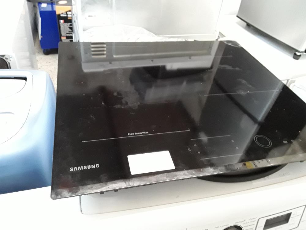 PLAQUE A INDUCTION SAMSUNG SMARTTHINF 4 FEUX DIGITALE