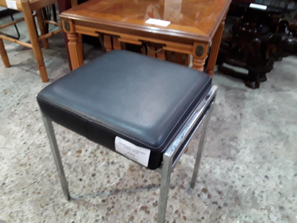 TABOURET SIMILI CUIR PIETEMENT CHROME  VINTAGE