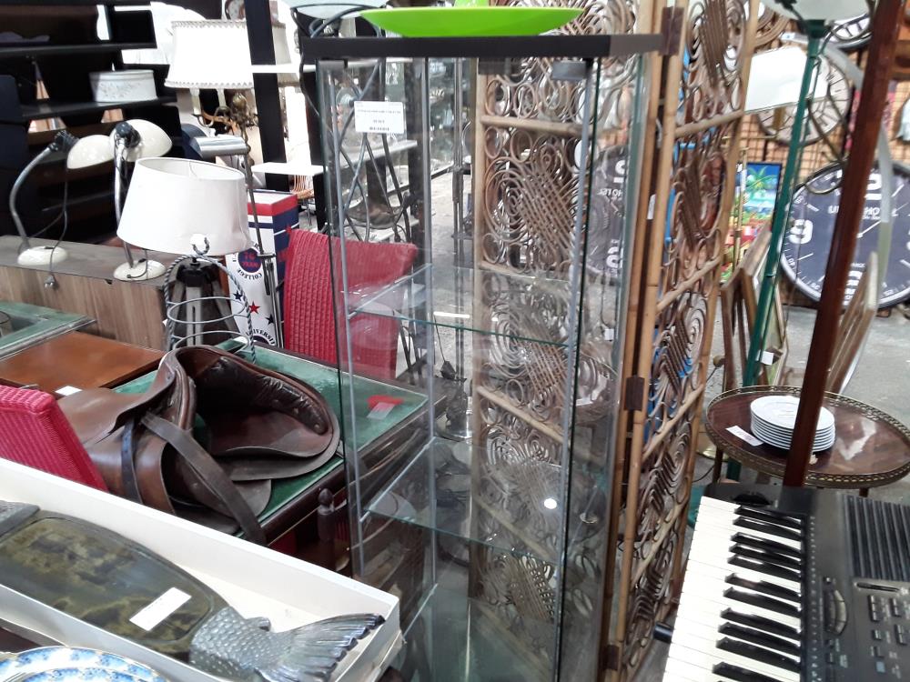 VITRINE COLONNE CUBE 3 TABLETTES