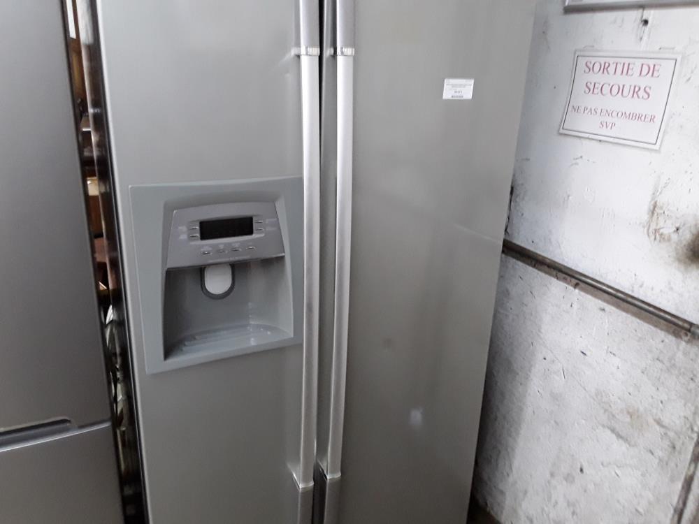 REFRIGERATEUR CONGELATEUR GRIS DAEWOO AVEC COUP 
