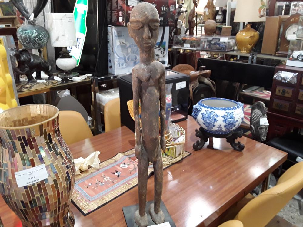 STATUE AFRICAINE 68CM SUR SOCLE CARRE FONTE