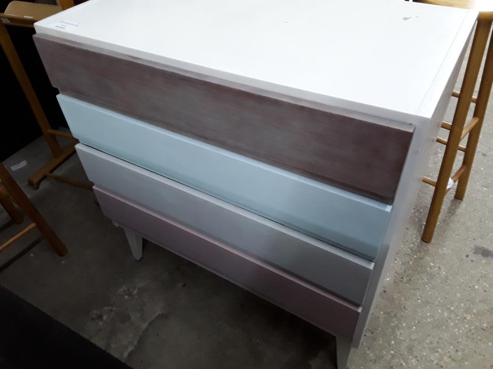 COMMODE PEINTE EN BLANC  DEFAUT PLATEAU 4 T BEIGE BLEU CLAIR ROSE