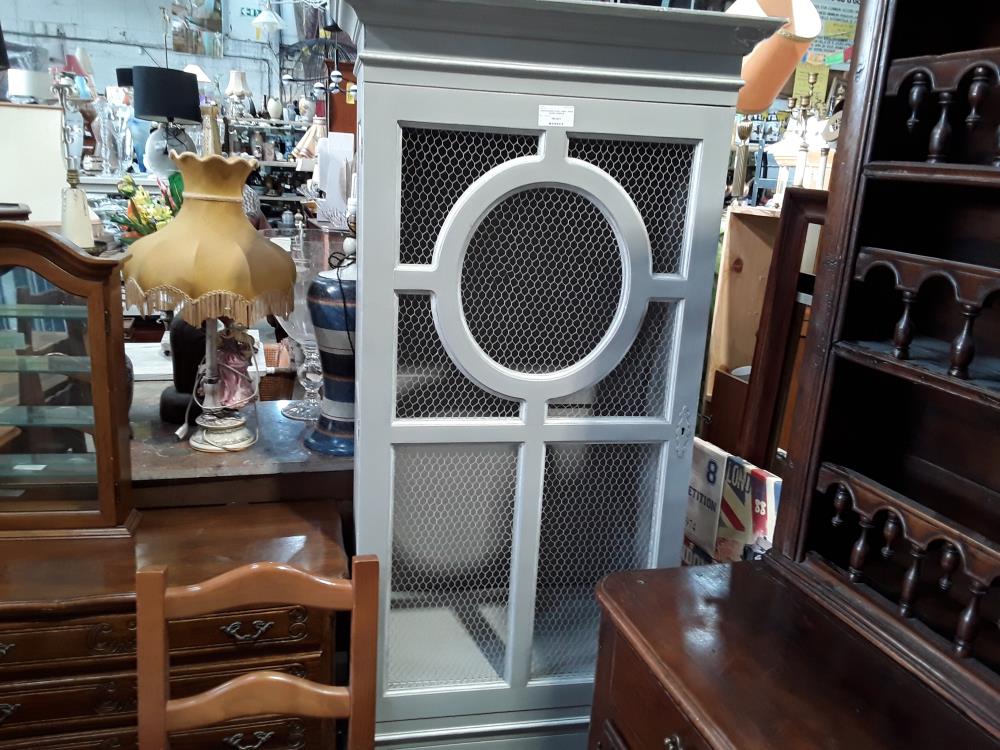ARMOIRE BEIGE 1P GRILLAGEE 1 TIROIR DEFAUT CORNICHE