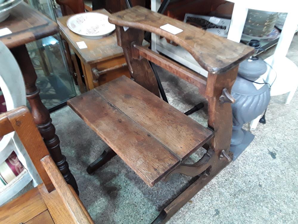 CHAISE D EGLISE  BOIS ANCIENNE TACHES