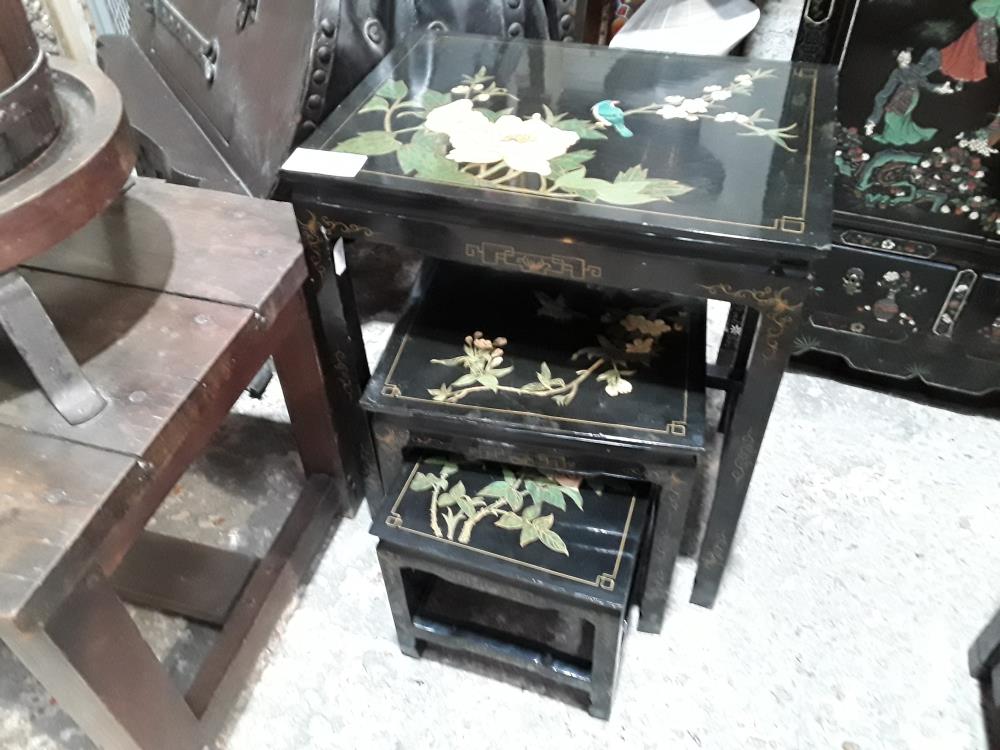 SERIE DE 3 TABLES GIGOGNES CHINOISES NOIRE LAQUEES PETITS DEFAUTS  