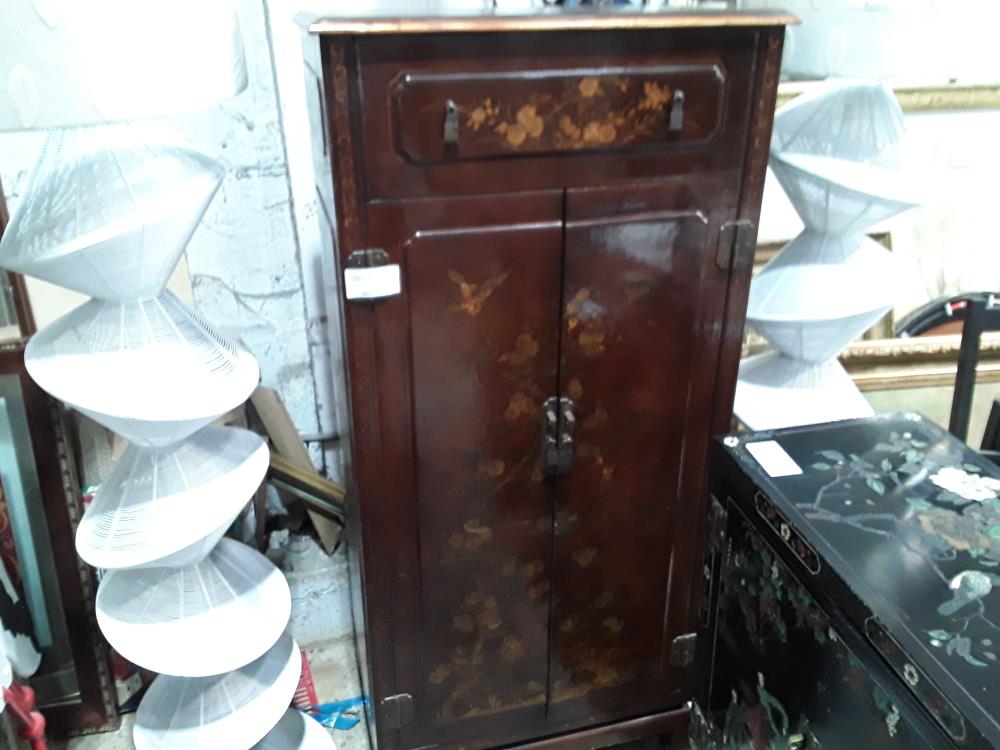 ARMOIRE 1 ABBAT 2P ASIAT LAQUEE BORDEAUX DECOR PERSONNAGES PETITS DEFAUTS 
