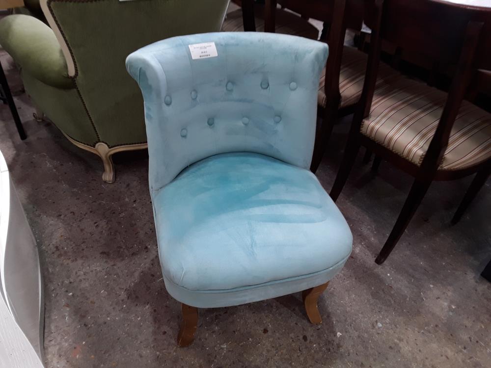 FAUTEUIL BLEU CIEL DOSSIER CAOITONNE