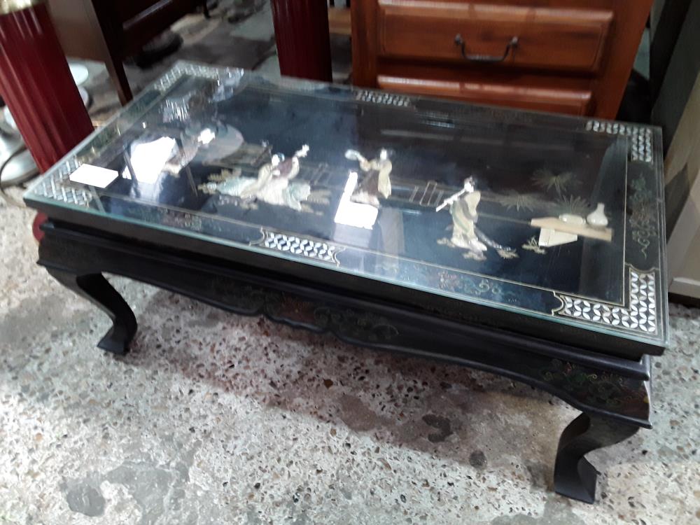 TABLE BASSE CHINOISE RECT LAQUEE NORIE DECOR PERSONNAGES + VERRE