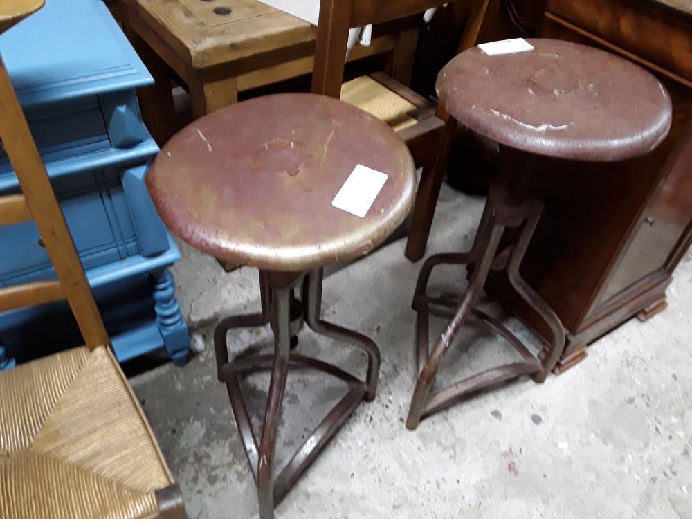 TABOURET ATELIER ROUILLE PLATEAU ROND