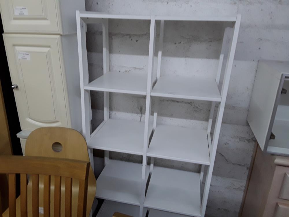 ETAGERE BLANCHE  BASIQUE IKEA  8 CASES DOUBLE