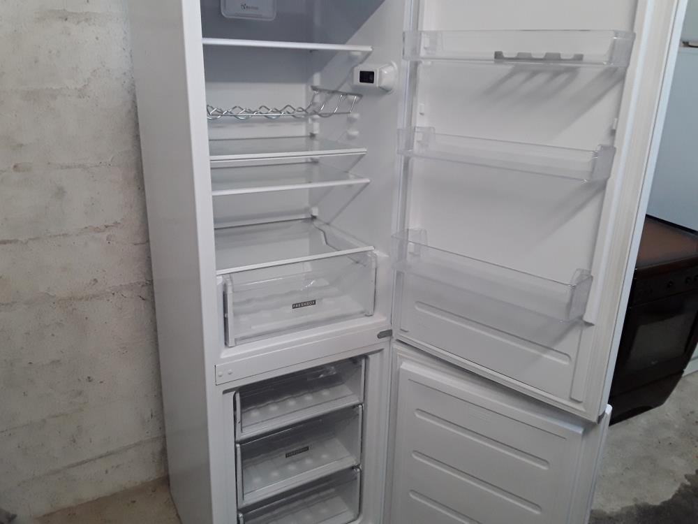 REFRIGERATEUR CONGELATEUR WHIRLPOOL