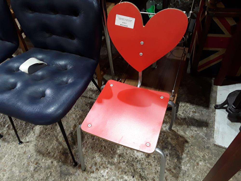 CHAISE ENFANT ROUGE DOSSIER COEUR DEFAUT  AGATHA RUIZ