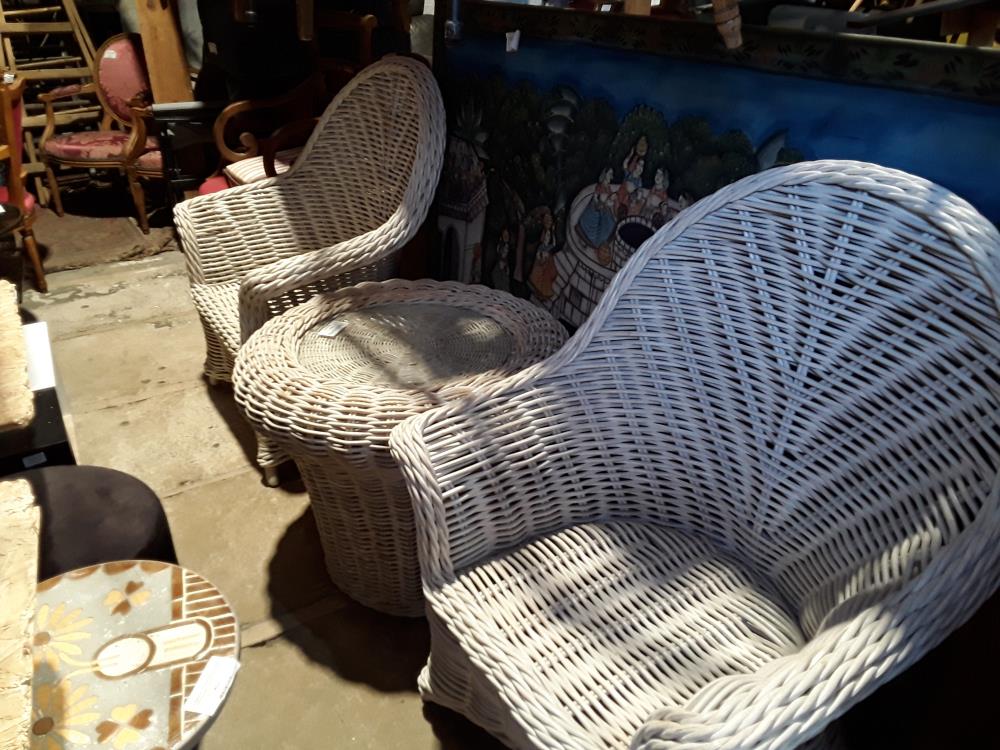 PAIRE DE FAUTEUILS GROS OSIER + TABLE BASSE RONDE OSIER ET VERRE