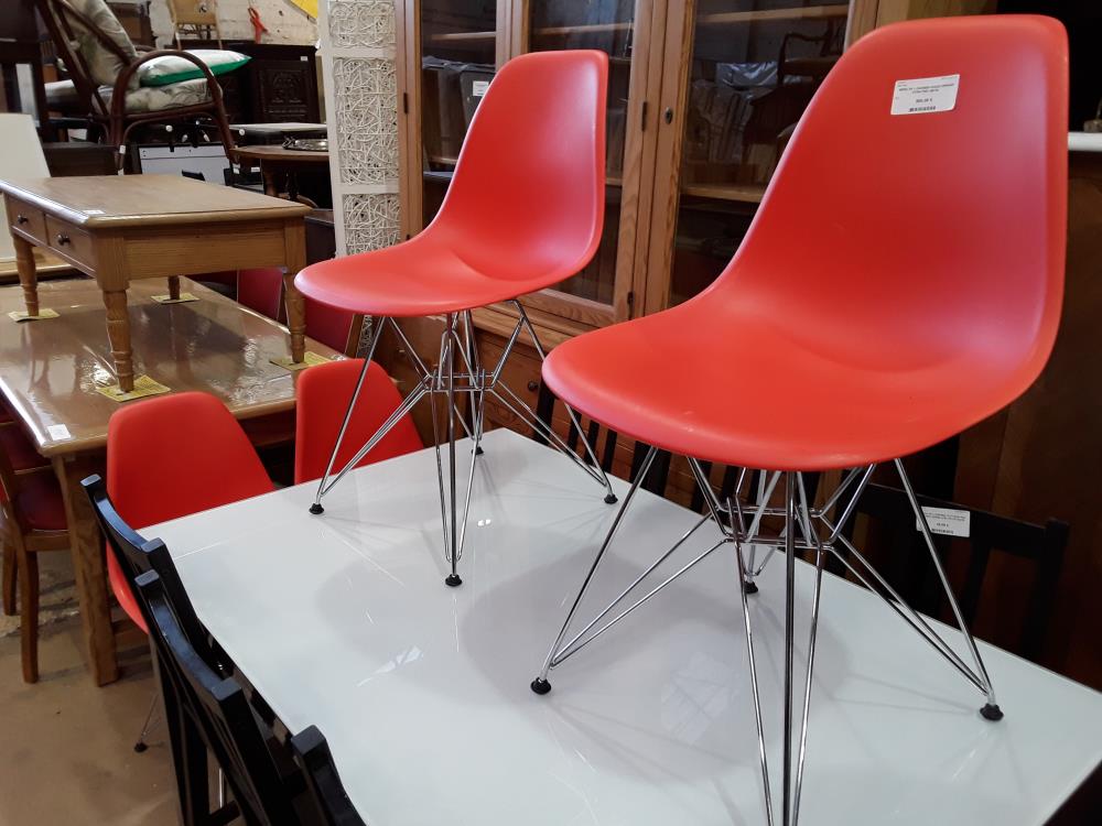 SERIE DE 4 CHAISES COQUE ORANGE  VITRA PIED METAL