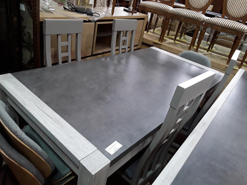 TABLE GRISE BICOLORE FACON GRANIT 2M+4 CHAISES SIMILI GRIS